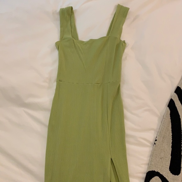 Reformation: Cassi Dress in Spearmint - Picture 3 of 5